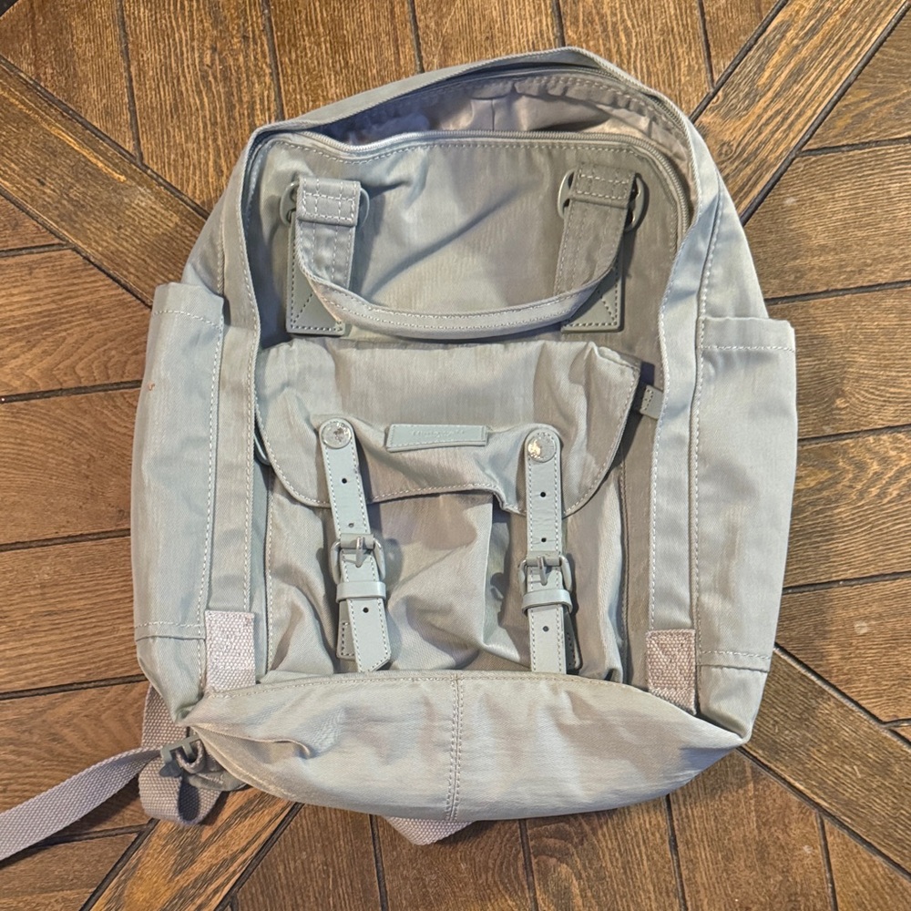 Stylish Gray Backpack - image 1